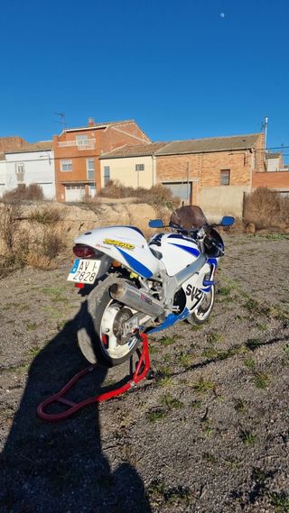 Suzuki gsxr srad 600 A2