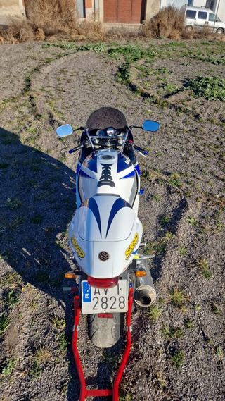 Suzuki gsxr srad 600 A2
