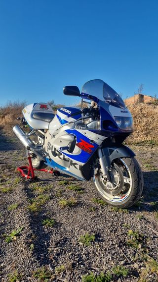 Suzuki gsxr srad 600 A2