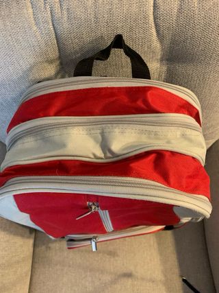 Mochila 3 divisões . Marca Zippy