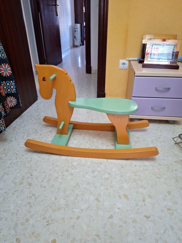 Caballito balancin de madera