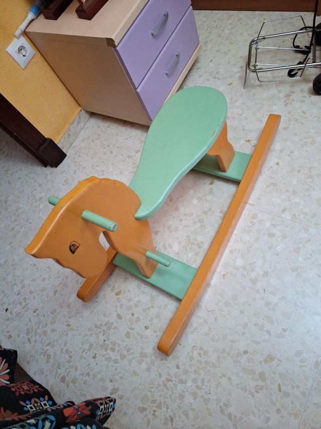 Caballito balancin de madera