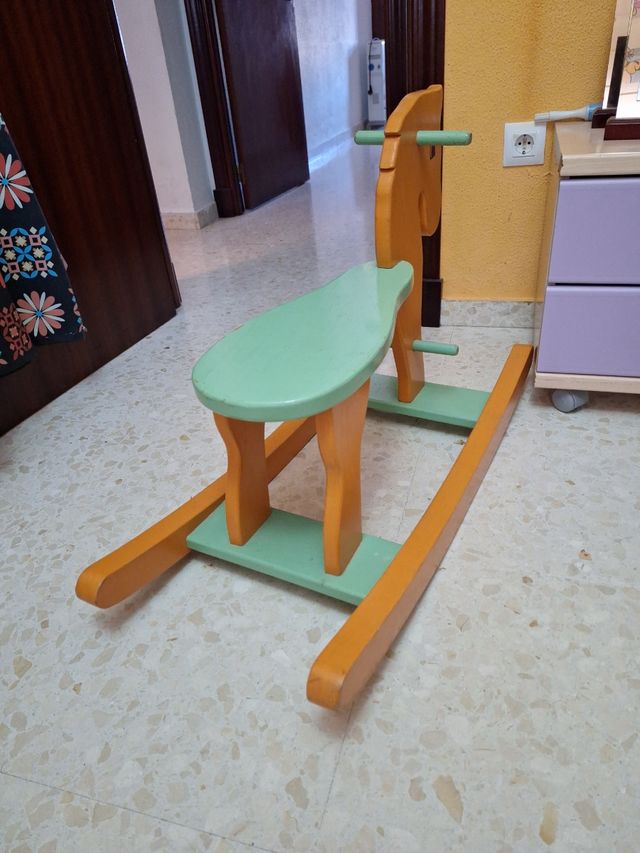 Caballito balancin de madera