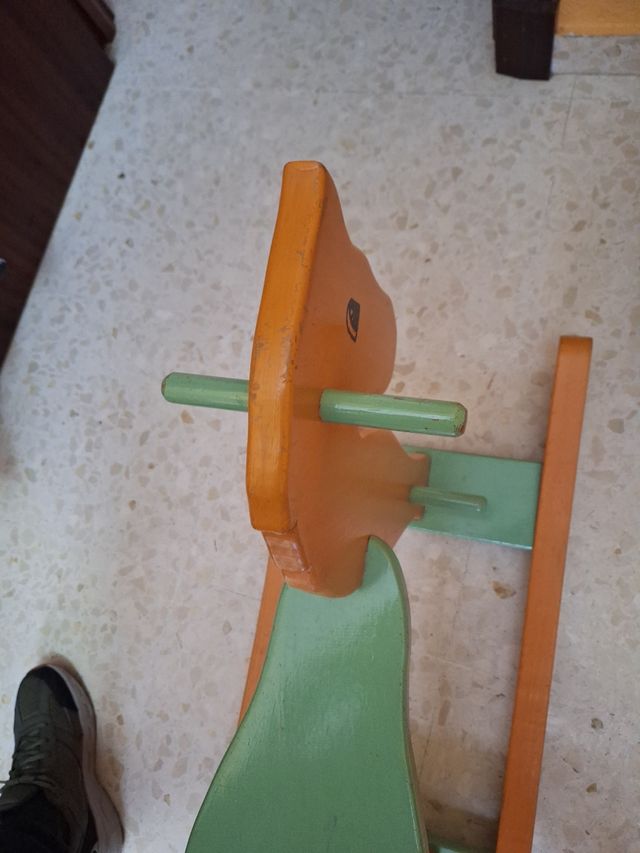 Caballito balancin de madera