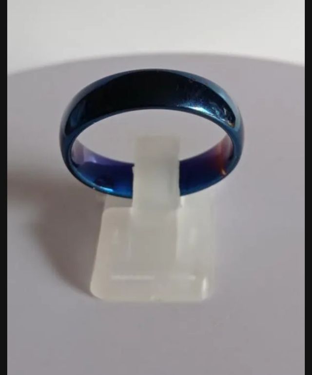 Anillo tipo alianza de acero negro