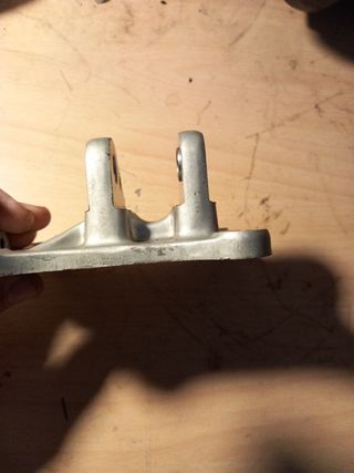 Perno ammortizzatore