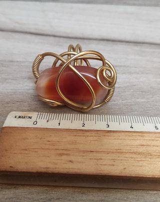 Anello dorato con pietra marrone misura piccola