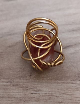 Anello dorato con pietra marrone misura piccola