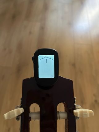 Guitarra juvenil Dawoo y afinafor