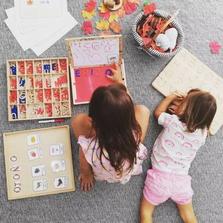 Cuidadora infantil o niñera