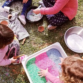 Cuidadora infantil o niñera
