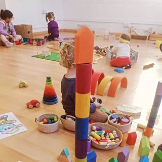Cuidadora infantil o niñera