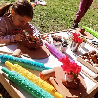 Cuidadora infantil o niñera
