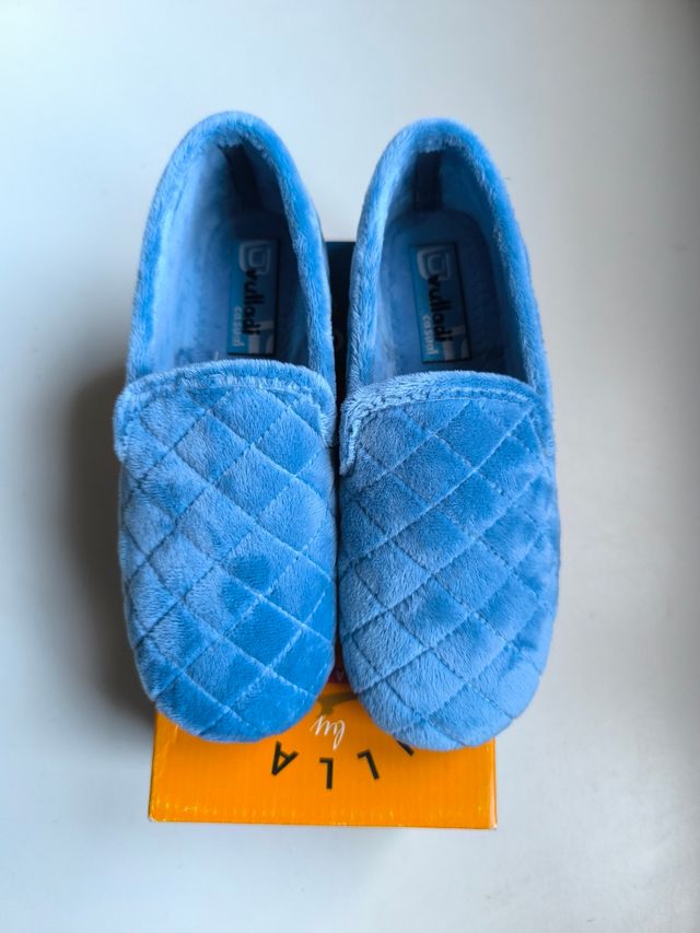 Zapatilla acolchada nuevas