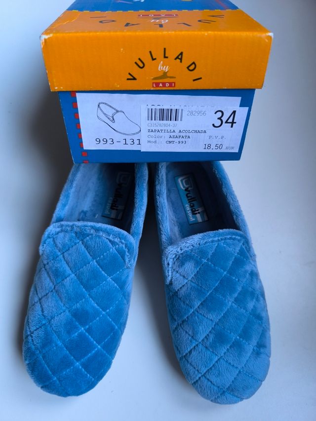 Zapatilla acolchada nuevas