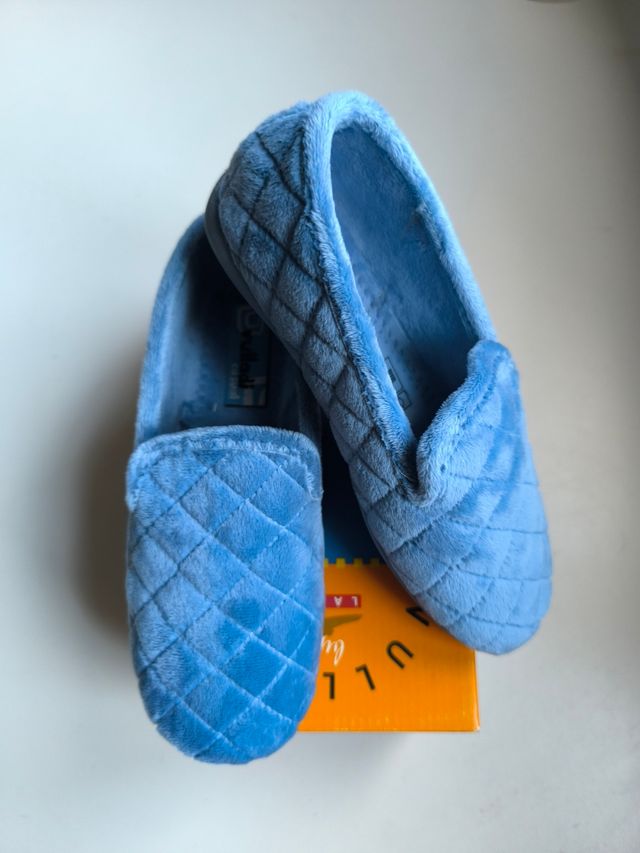 Zapatilla acolchada nuevas