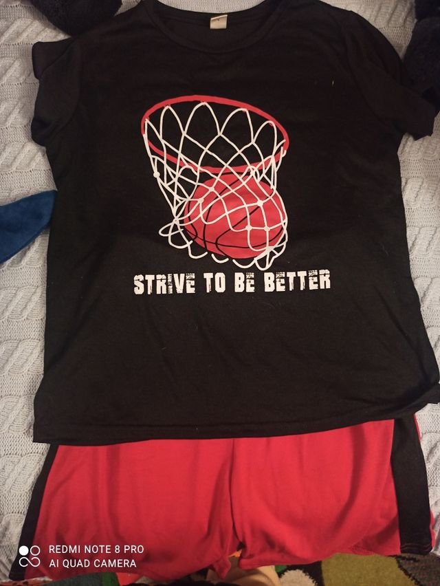 Conjunto pantalón y camiseta