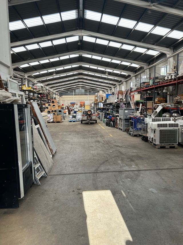 Desmantelamos , vaciamos y liquidamos empresas