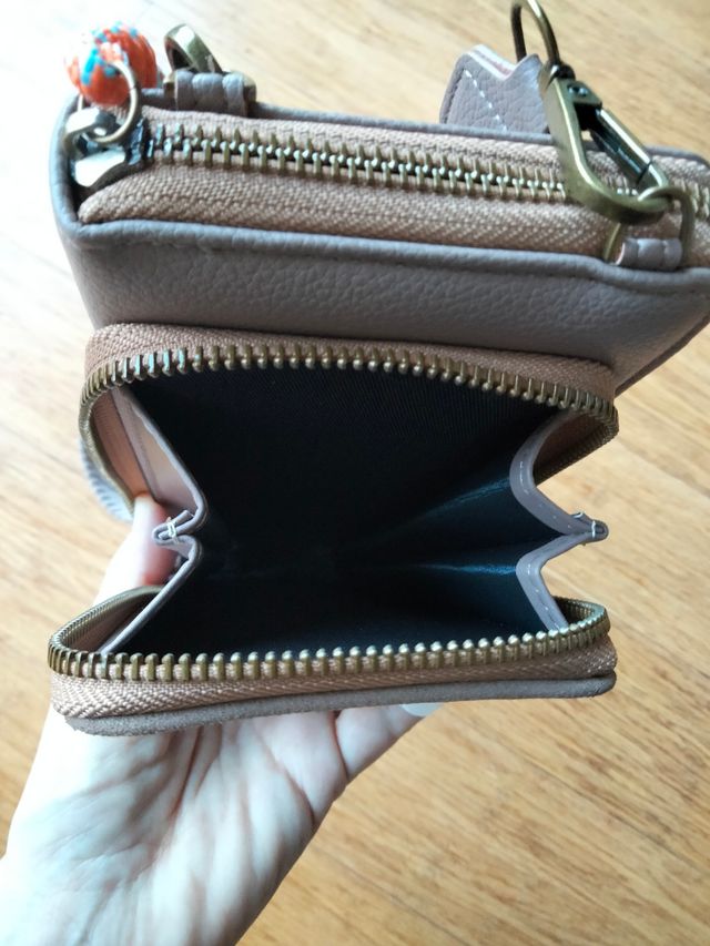 Bolso cartera y móvil