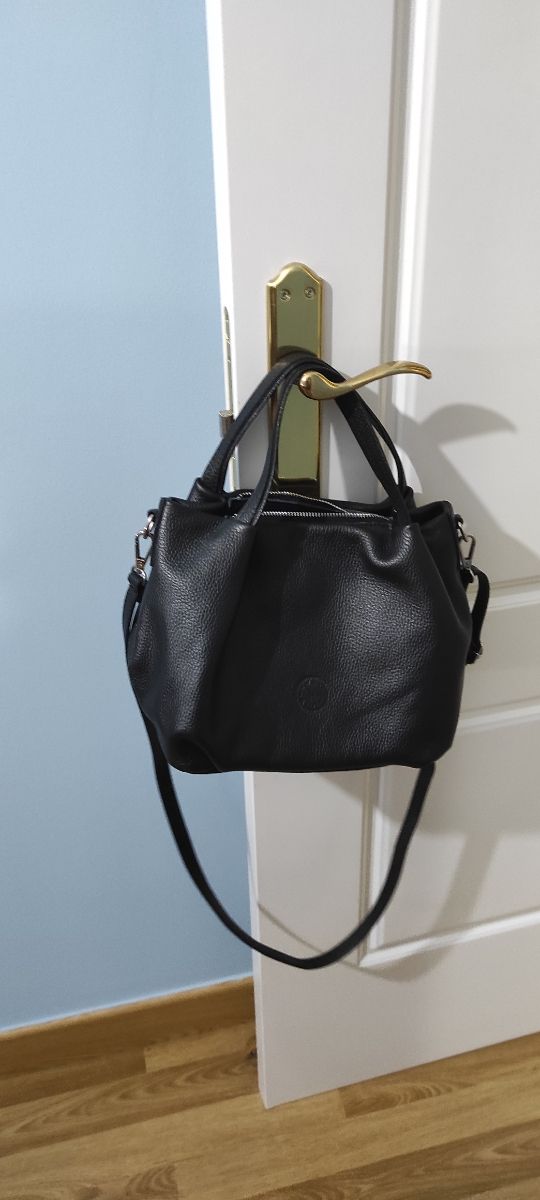 Bolso de piel negro