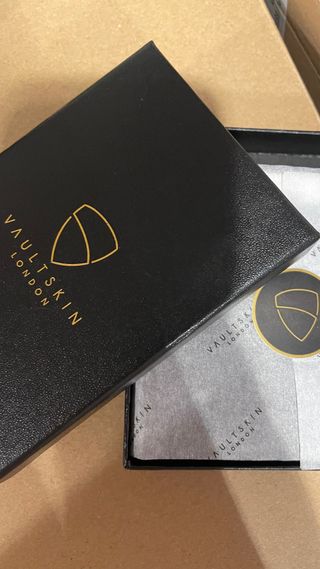 Cartera Vaultskin NUEVA