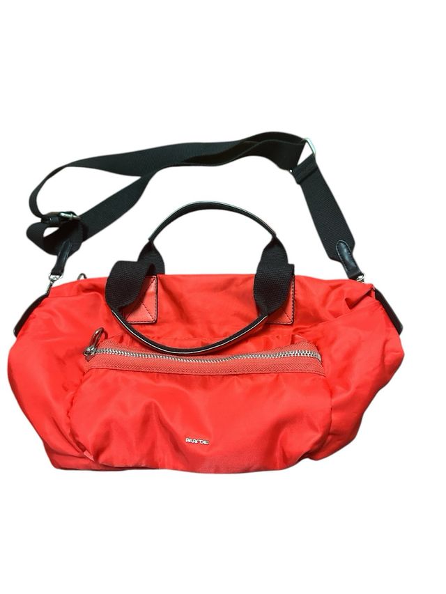 Bolso rojo de asas y para llevar al hombro