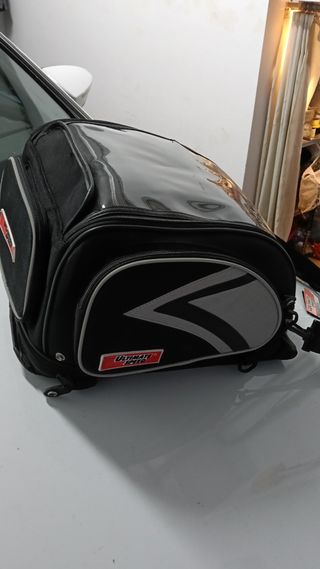 Mochila sobre depósito