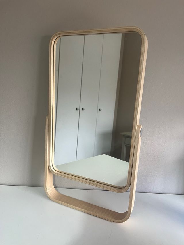 A ESTRENAR. Espejo con soporte para mesa y pared.