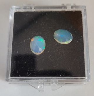 Dos Ópalos facetados 1,50 cts. 8×6 mm