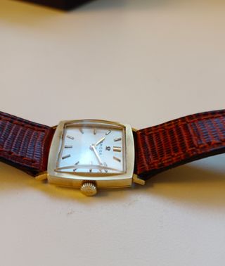 Raro Omega oro 14k cristal curvo mujer.