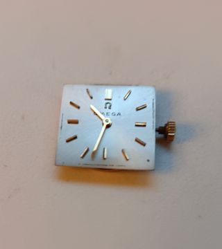 Raro Omega oro 14k cristal curvo mujer.