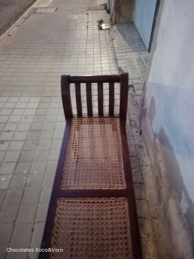 Banqueta antigua madera y rejilla