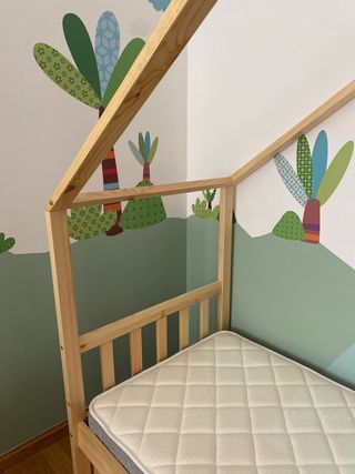 Cama infantil Montessori con colchon SIN ESTRENAR.