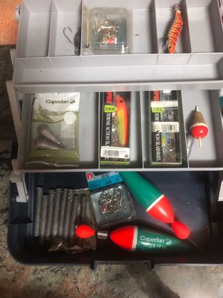 Vendo cañas de pesca con cajas almacenamiento
