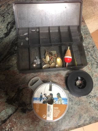 Vendo cañas de pesca con cajas almacenamiento
