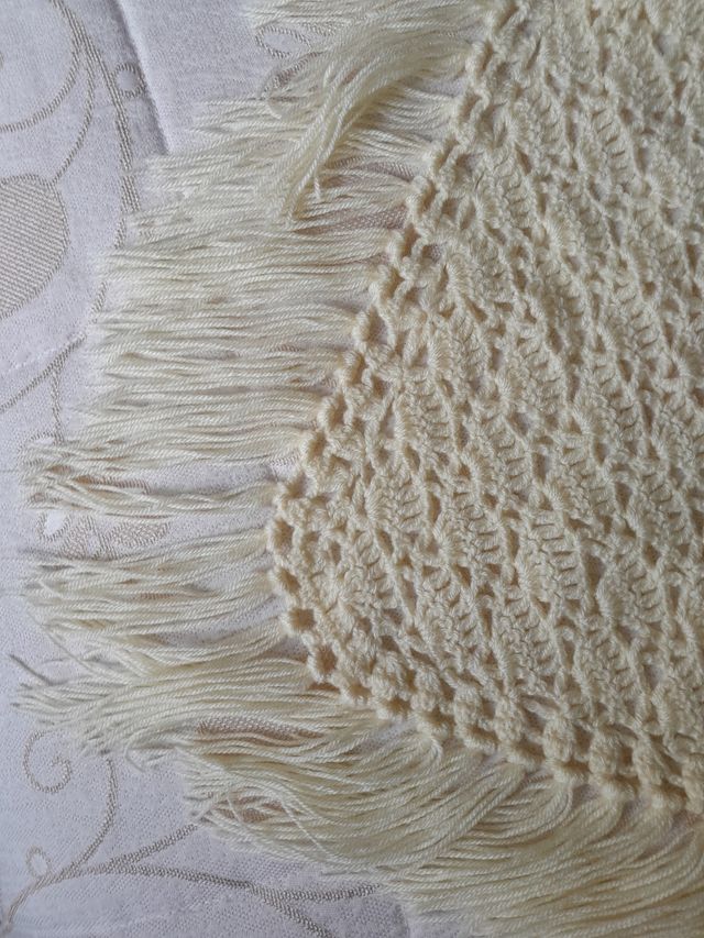 Mantoncillos y toquilla de crocher