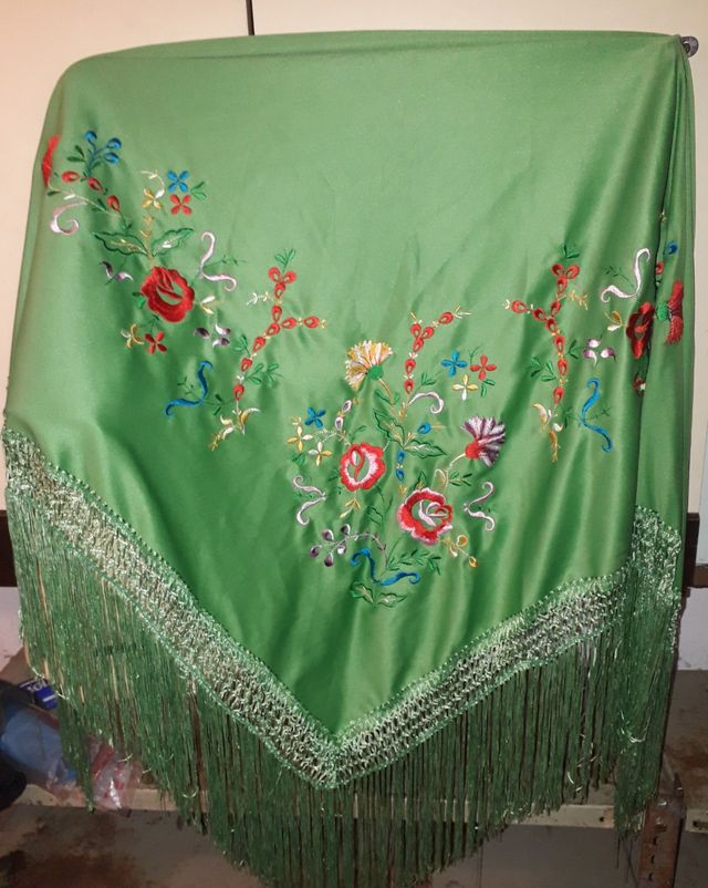 Mantoncillos y toquilla de crocher