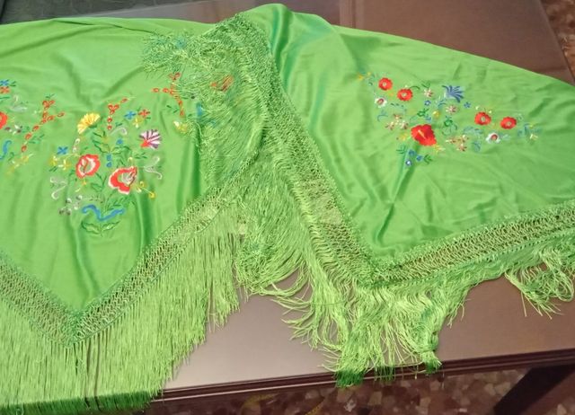 Mantoncillos y toquilla de crocher