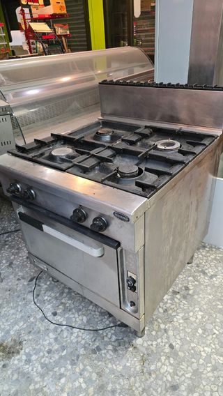Cocina de gas industrial con horno