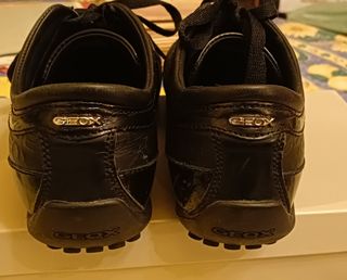 Scarpa bassa nera stringata