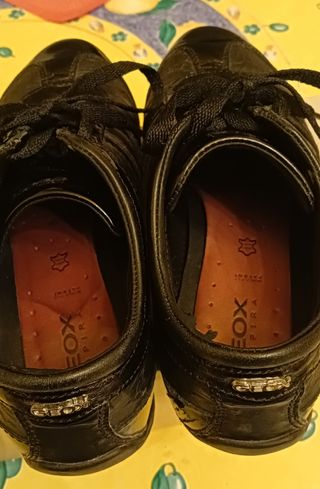 Scarpa bassa nera stringata