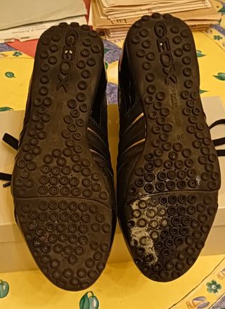 Scarpa bassa nera stringata