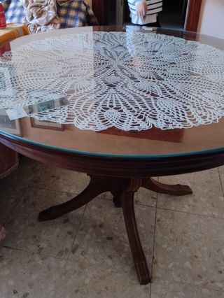Mesa extensible de madera.