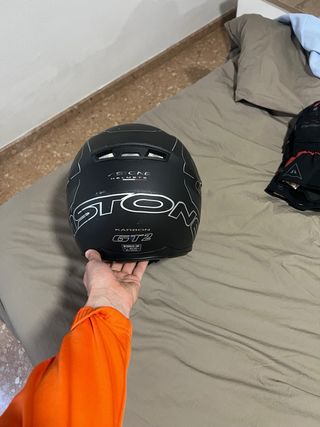 Casco integral Astone. Talla L