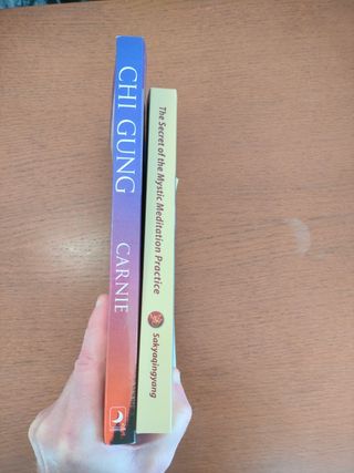 Lote de dos libros de Qigong en inglés