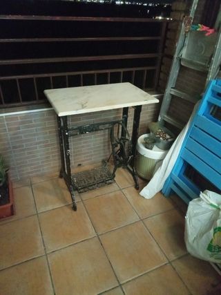 Mueble de patas de maquina de coser