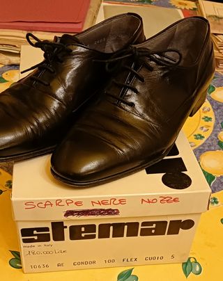 Scarpa da cerimonia nera con lacci