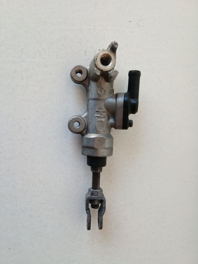 bomba freno tras. suzuki gsxr 1000 k5 k6 despiece