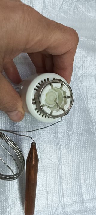 Cabezal termostático con sonda remota Uponor