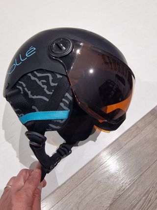 Casco de esquiar con visera
